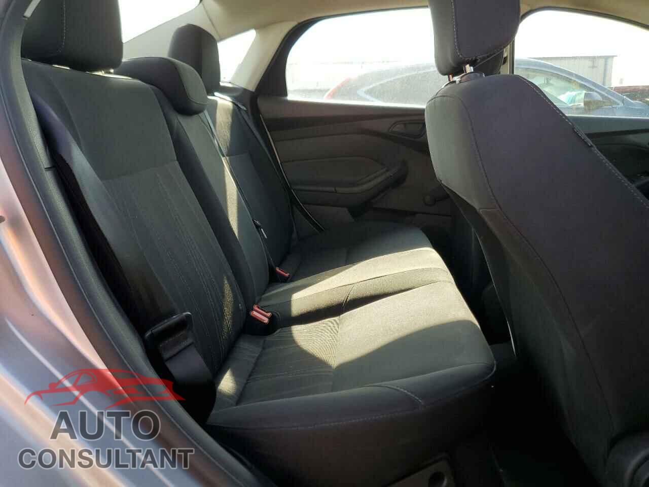 FORD FOCUS 2017 - 1FADP3E24HL202882