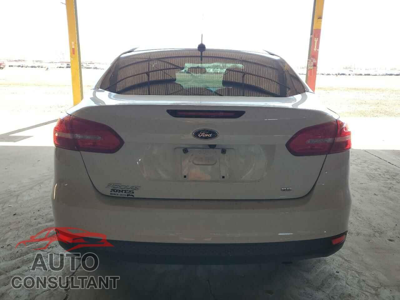 FORD FOCUS 2018 - 1FADP3F2XJL201515