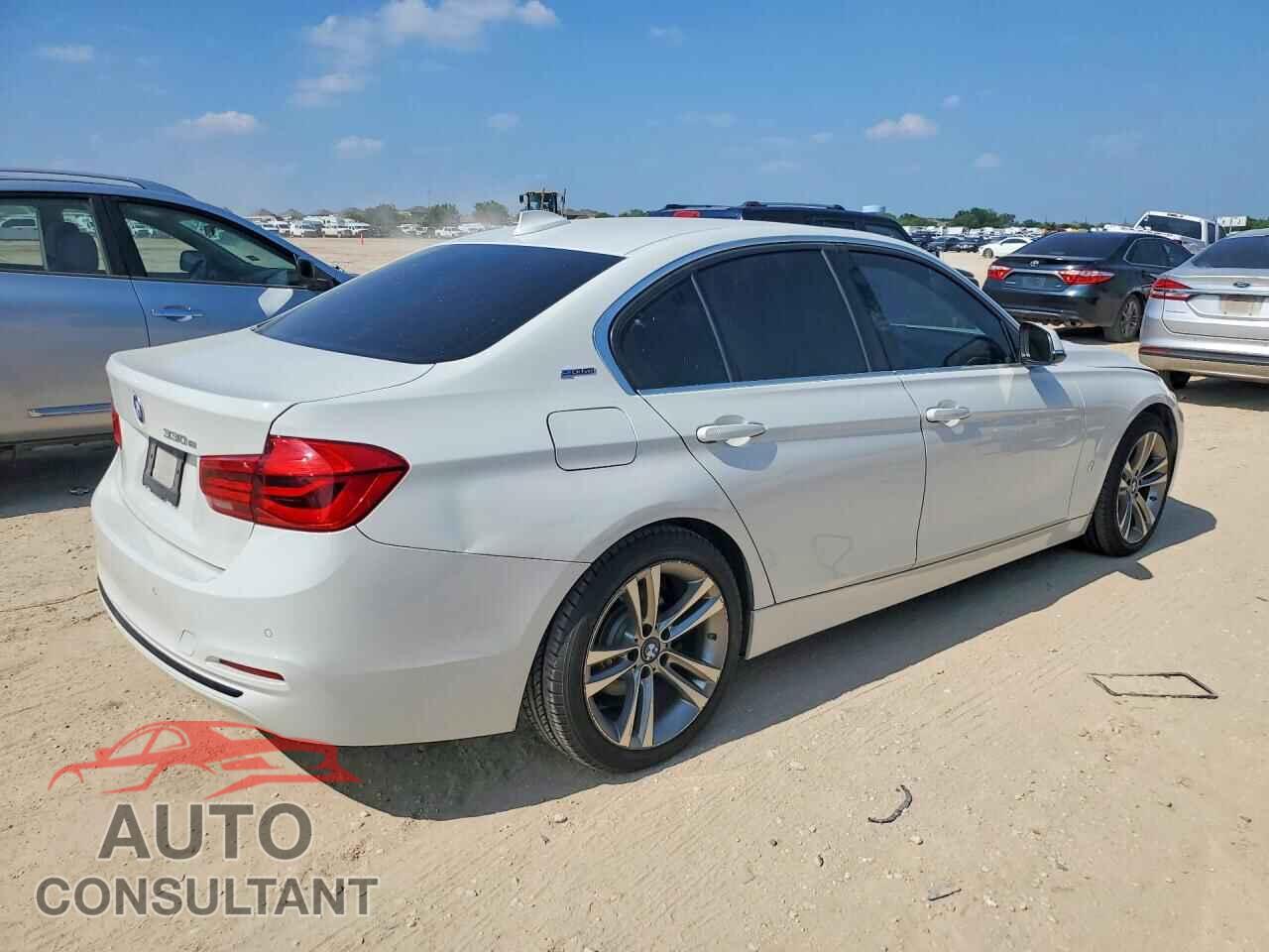 BMW 3 SERIES 2017 - WBA8E1C32HA156897