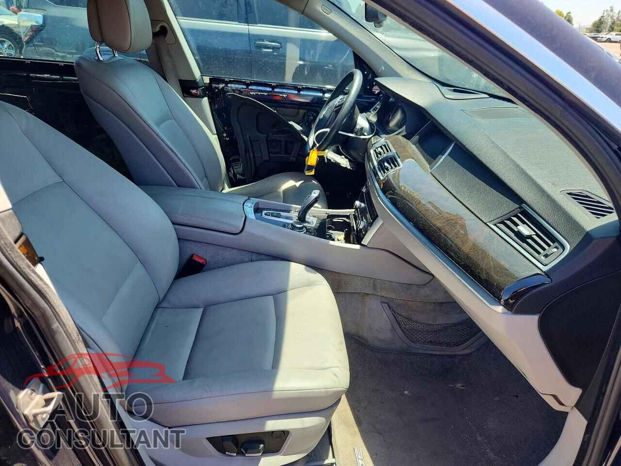 BMW 5 SERIES 2013 - WBASN2C5XDC202875