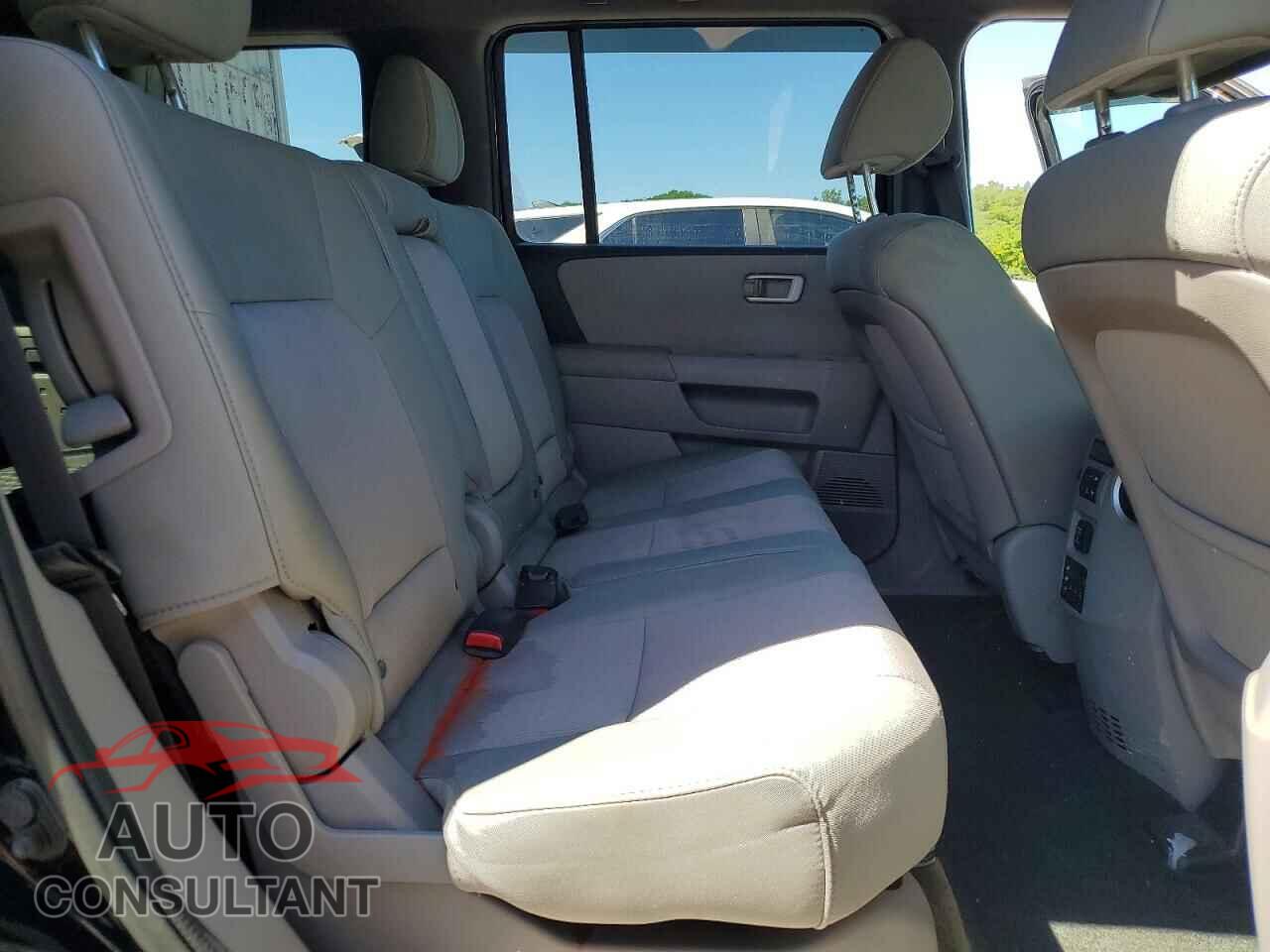 HONDA PILOT 2015 - 5FNYF4H33FB007428