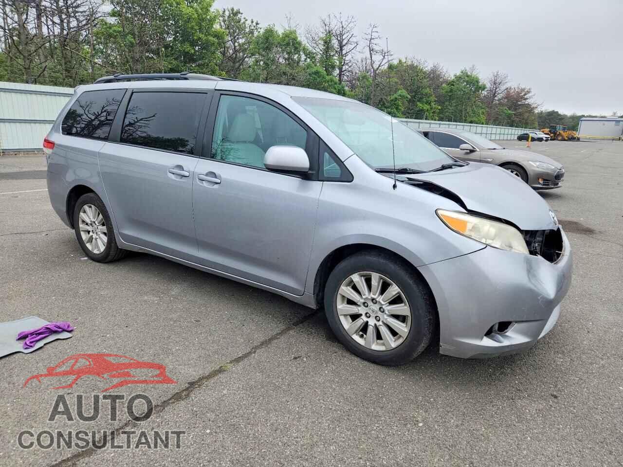 TOYOTA SIENNA 2012 - 5TDJK3DC5CS036658