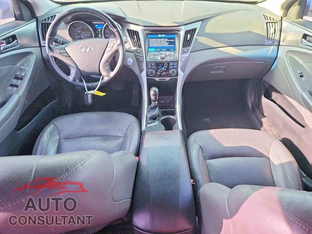 HYUNDAI SONATA 2013 - KMHEC4A41DA101582