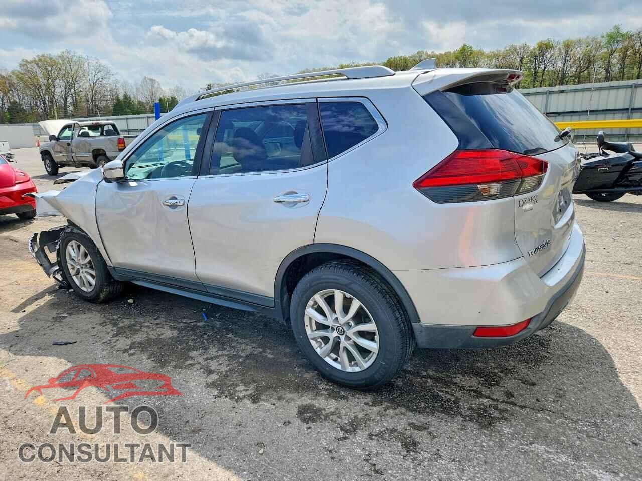 NISSAN ROGUE 2017 - KNMAT2MV2HP582201