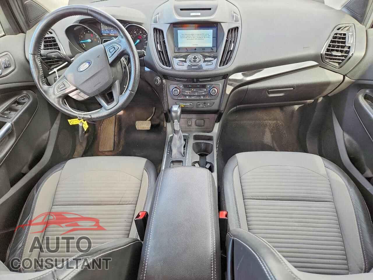 FORD ESCAPE 2017 - 1FMCU9JD7HUC20825