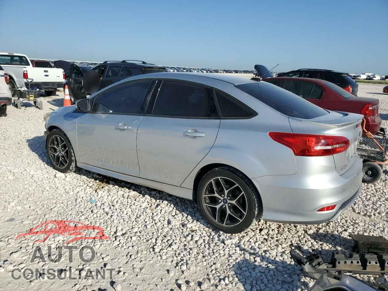 FORD FOCUS 2015 - 1FADP3F22FL347589