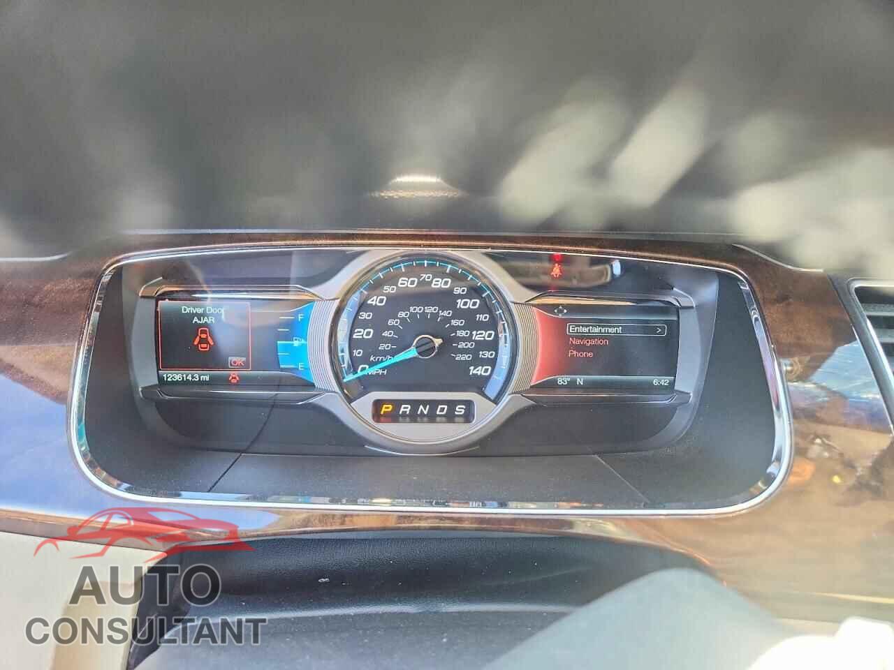 FORD TAURUS 2019 - 1FAHP2F85KG118701