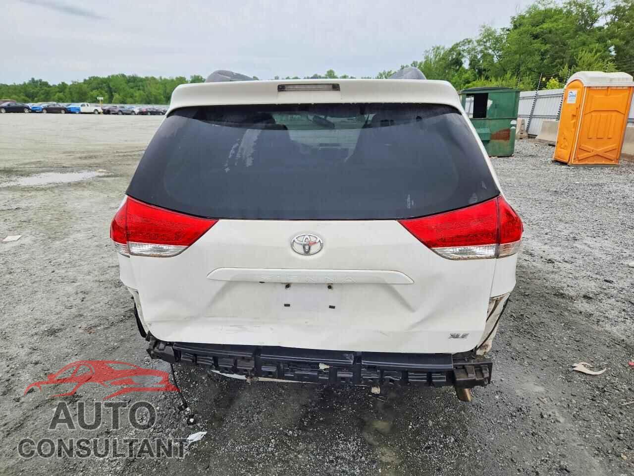 TOYOTA SIENNA 2011 - 5TDYK3DC8BS028972