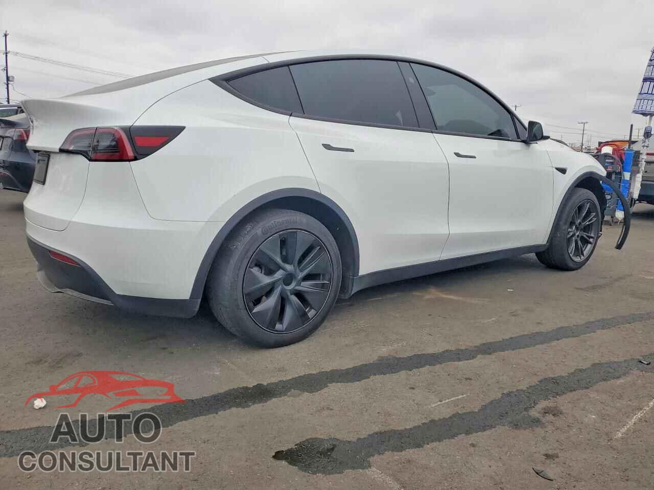 TESLA MODEL Y 2025 - 7SAYGDED0SF242568