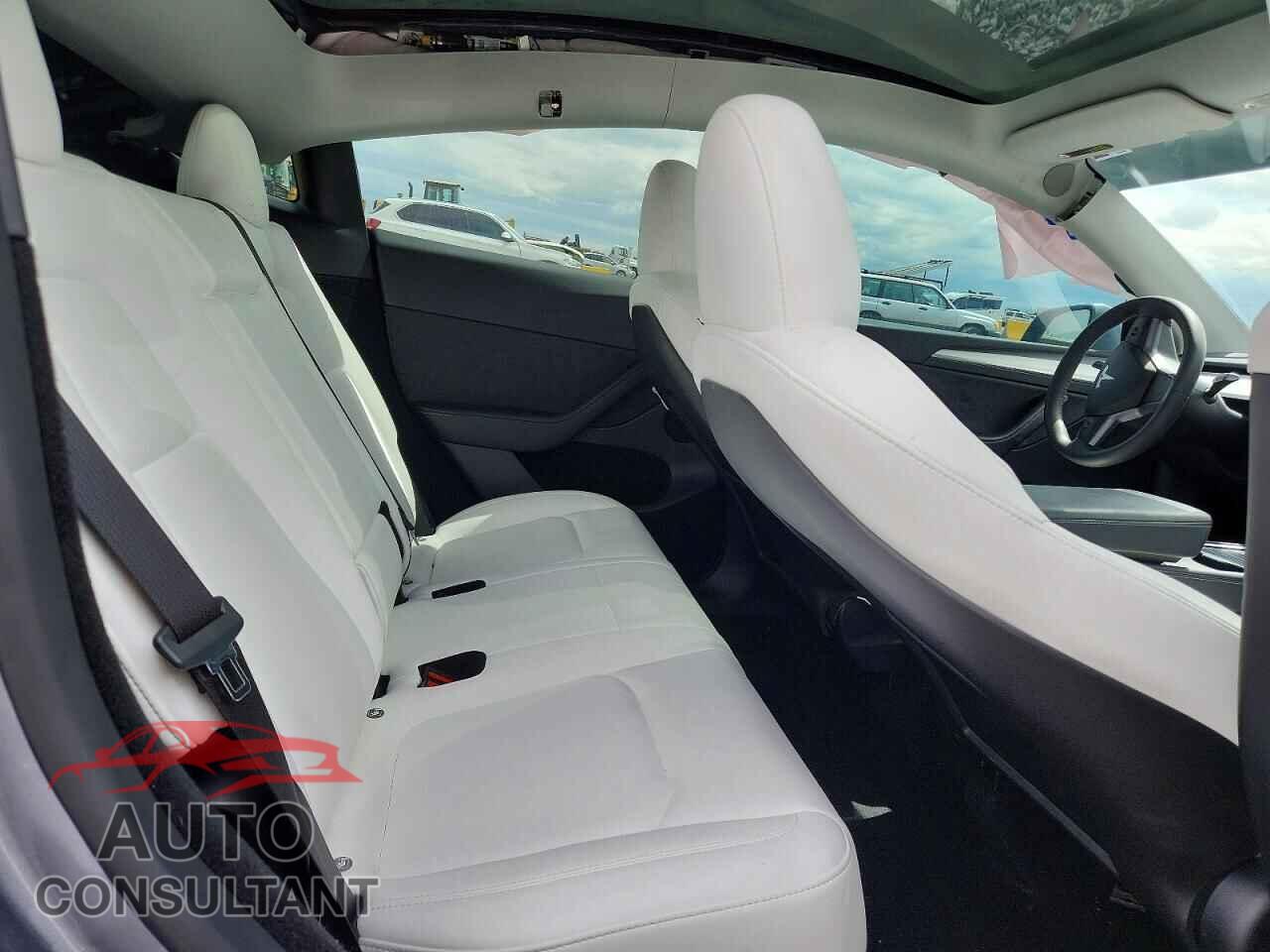 TESLA MODEL Y 2024 - 7SAYGDEF7RF182221