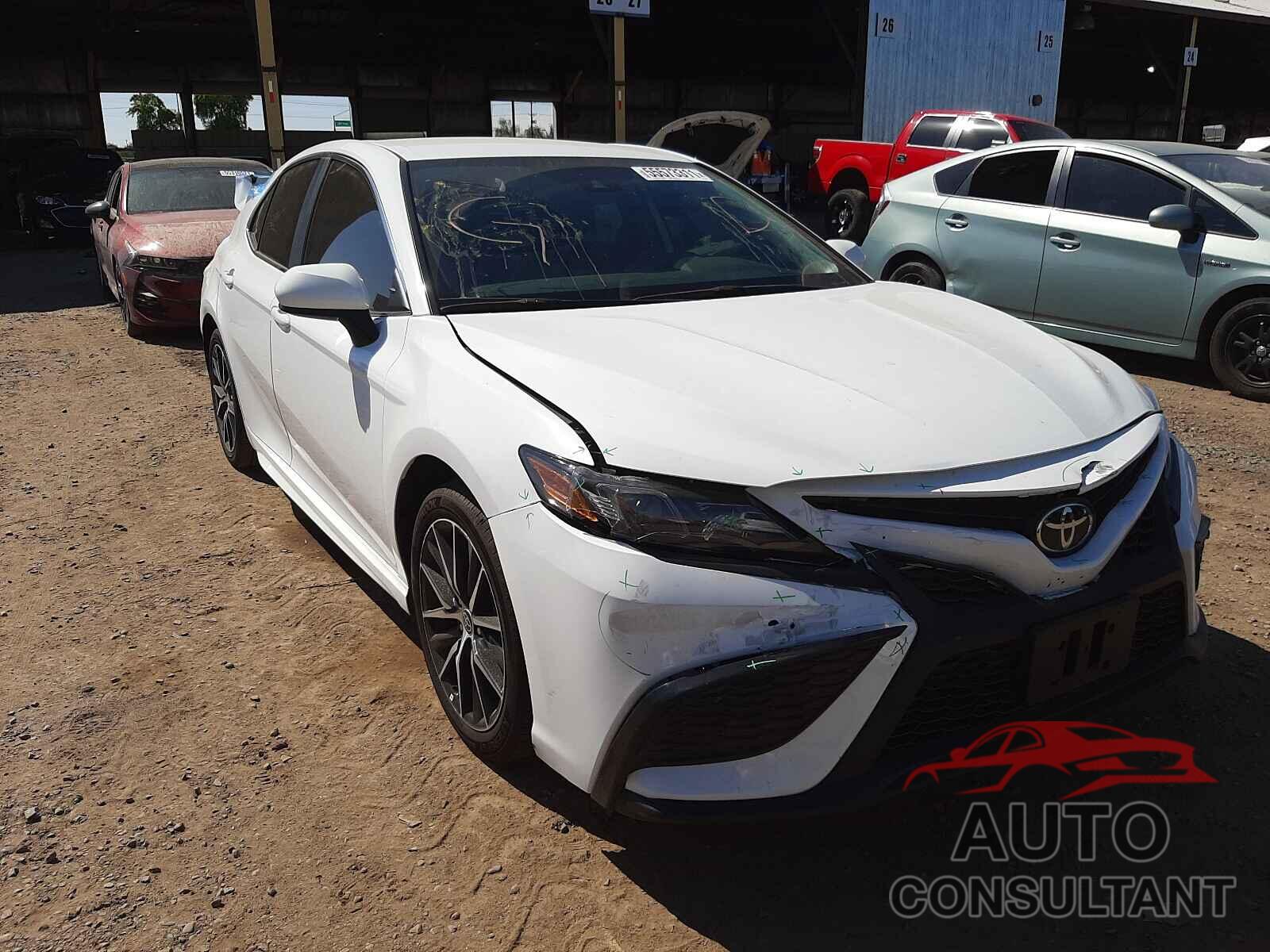TOYOTA CAMRY 2021 - 4T1G11AKXMU556165