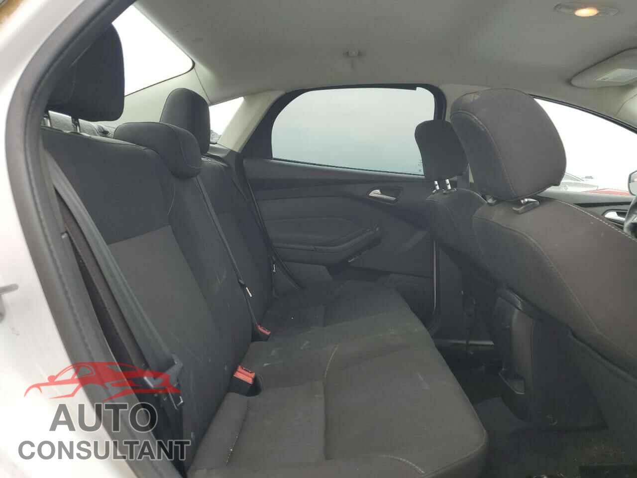 FORD FOCUS 2015 - 1FADP3F29FL369413