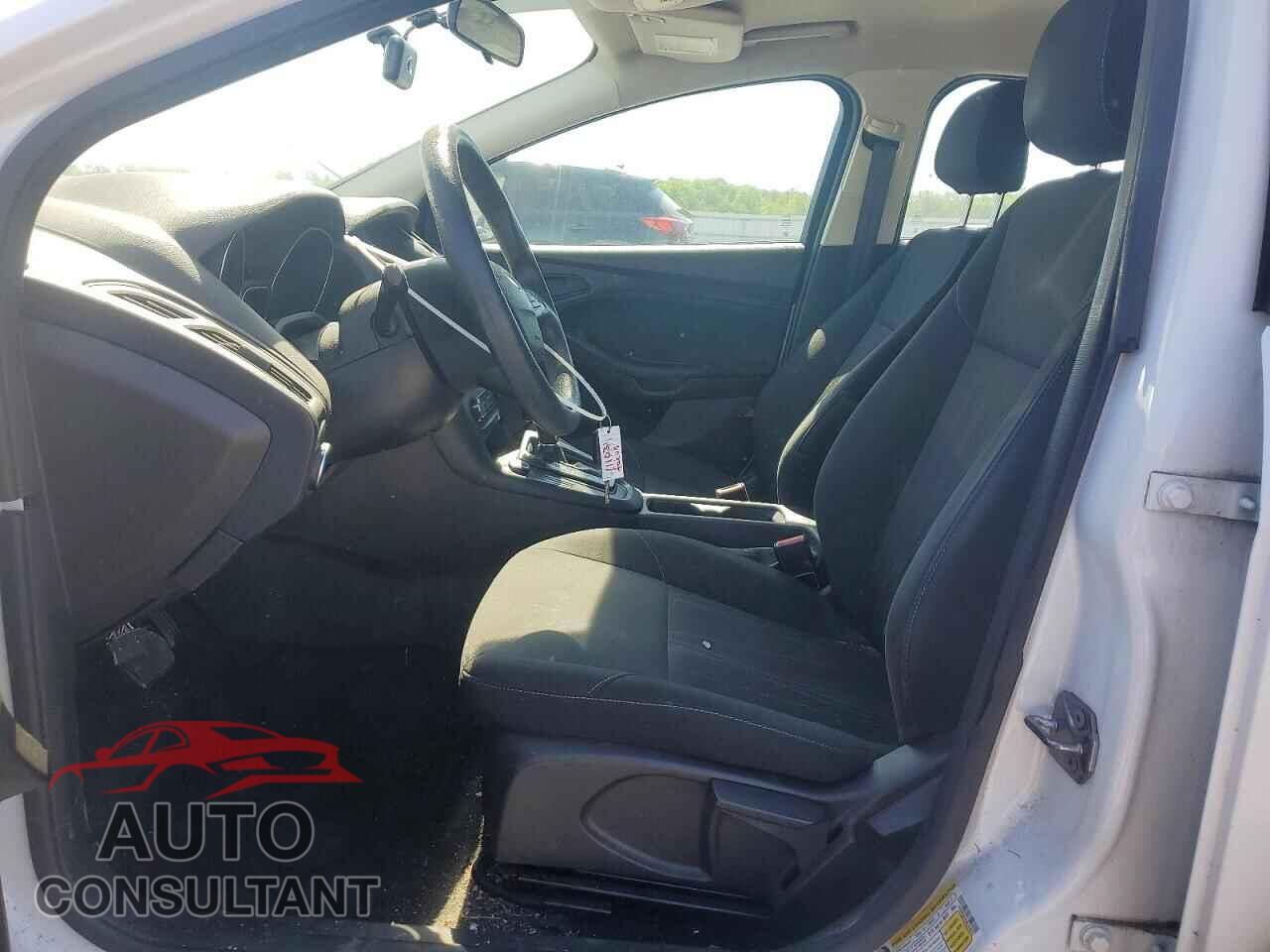 FORD FOCUS 2017 - 1FADP3E28HL256671