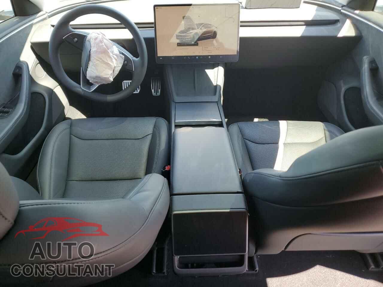 TESLA MODEL 3 2024 - 5YJ3E1EBXRF796379