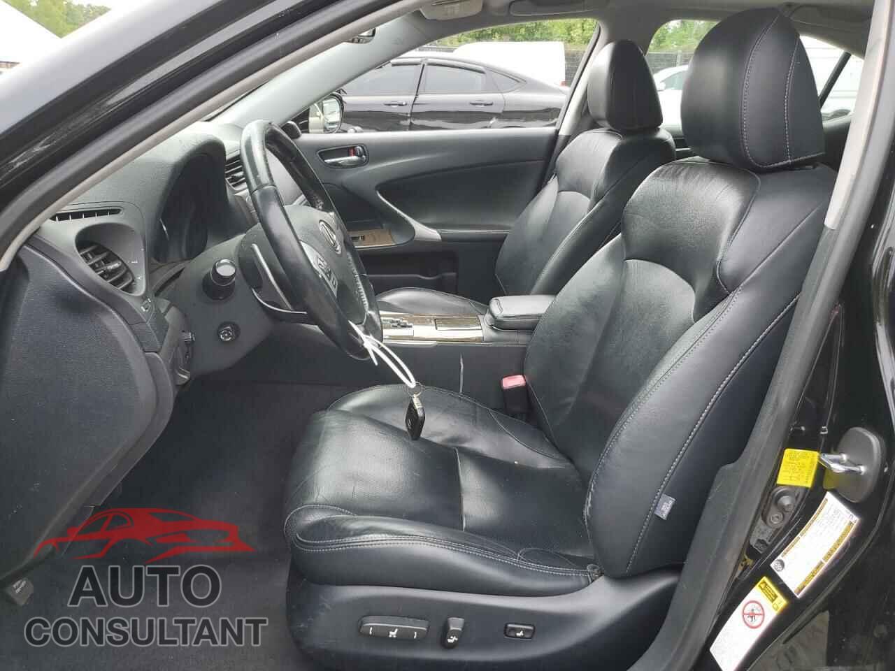 LEXUS IS 2011 - JTHCF5C26B5048581