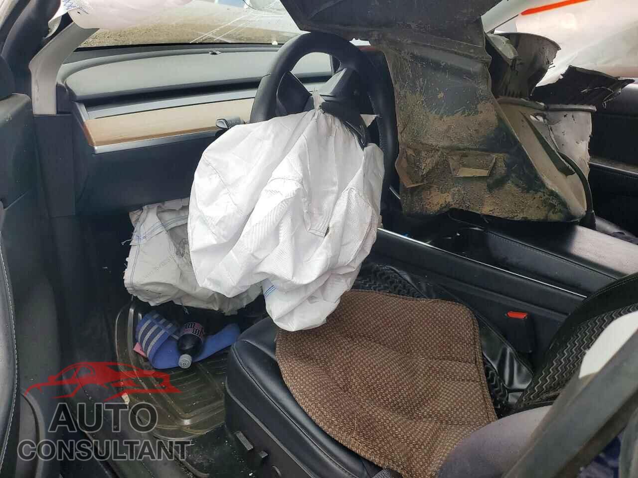 TESLA MODEL Y 2020 - 5YJYGDEE6LF058131