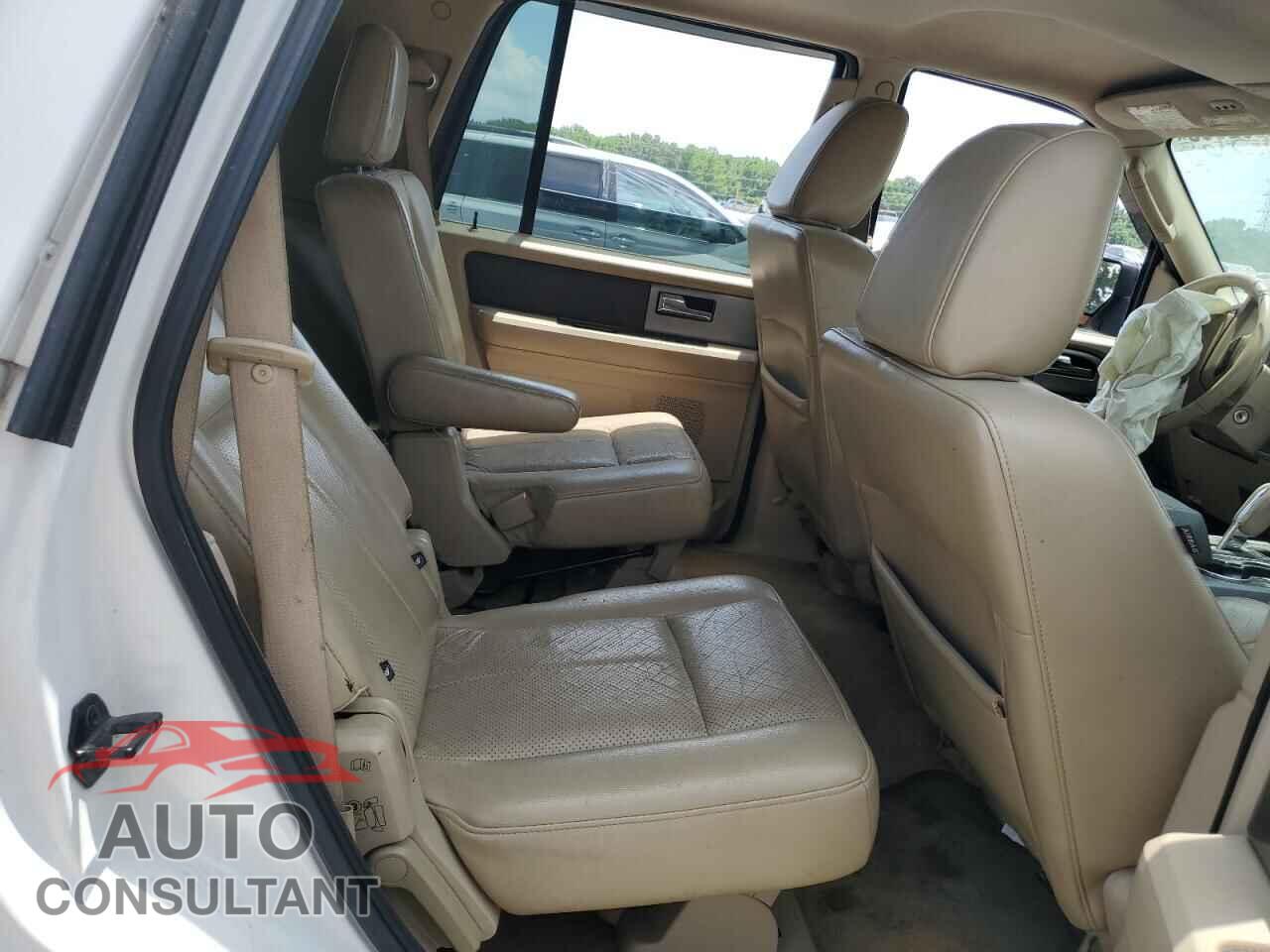 FORD EXPEDITION 2011 - 1FMJU1J57BEF00201