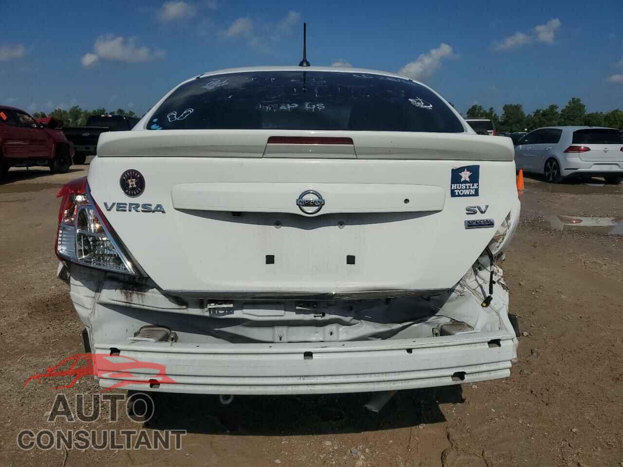 NISSAN VERSA 2017 - 3N1CN7AP0HL903589