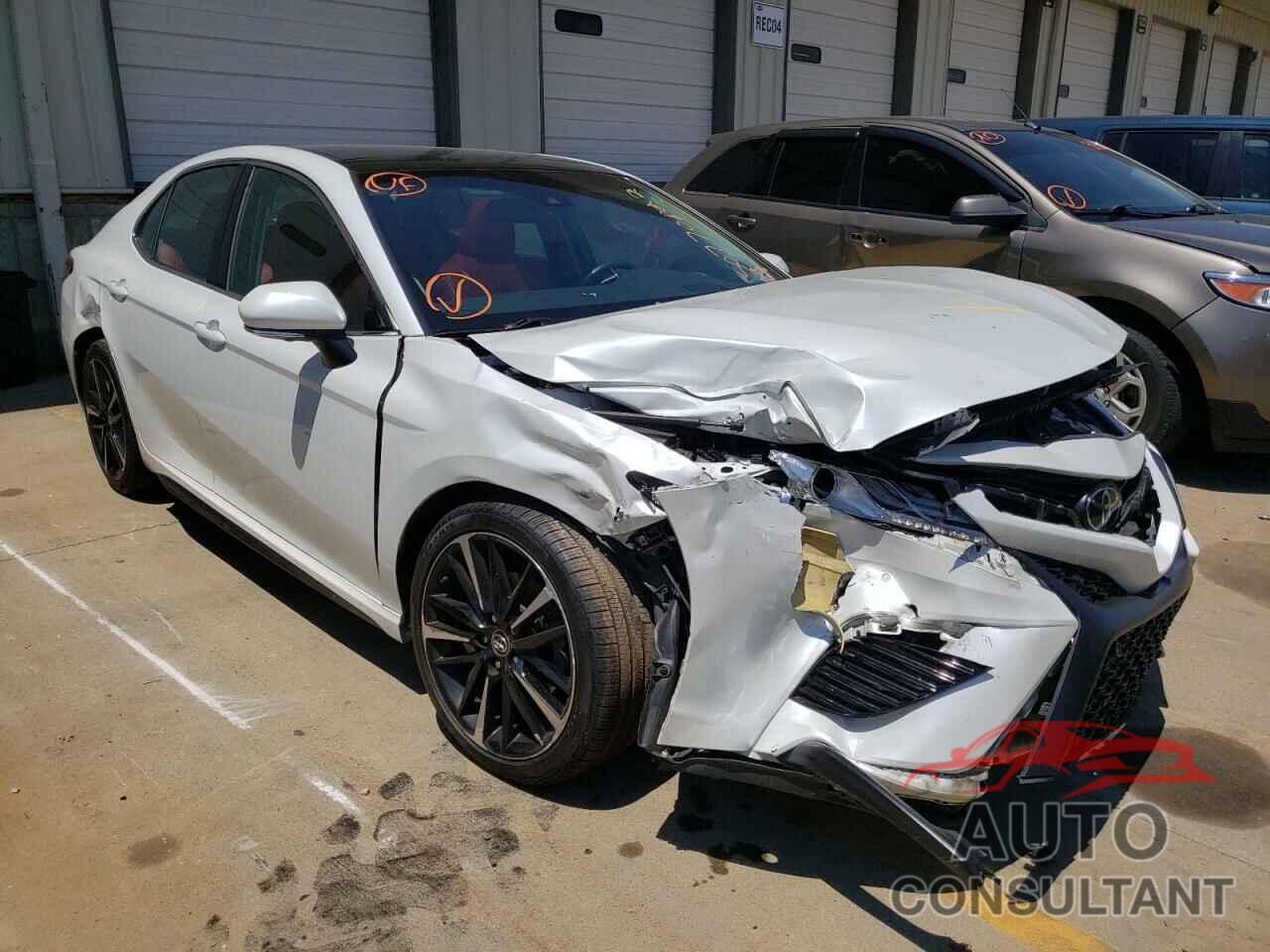 TOYOTA CAMRY 2018 - 4T1B61HK8JU031134
