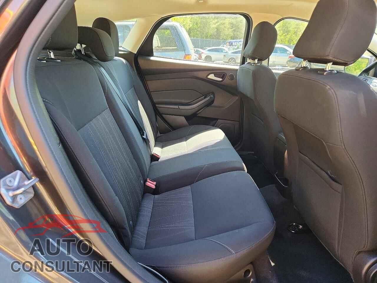 FORD FOCUS 2017 - 1FADP3M2XHL252462