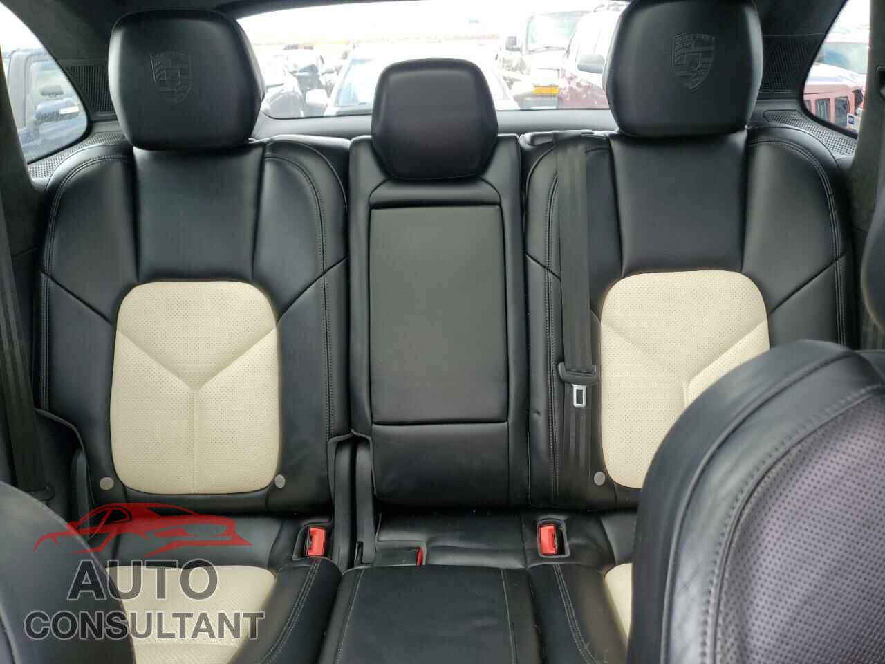 PORSCHE CAYENNE 2017 - WP1AD2A22HLA81676