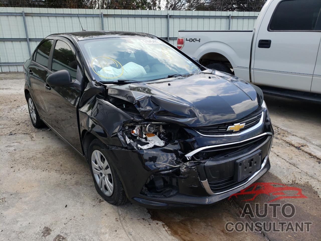 CHEVROLET SONIC 2018 - 1G1JB5SH8J4109291