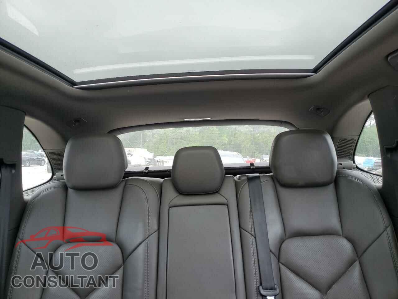 PORSCHE CAYENNE 2017 - WP1AA2A20HKA82890