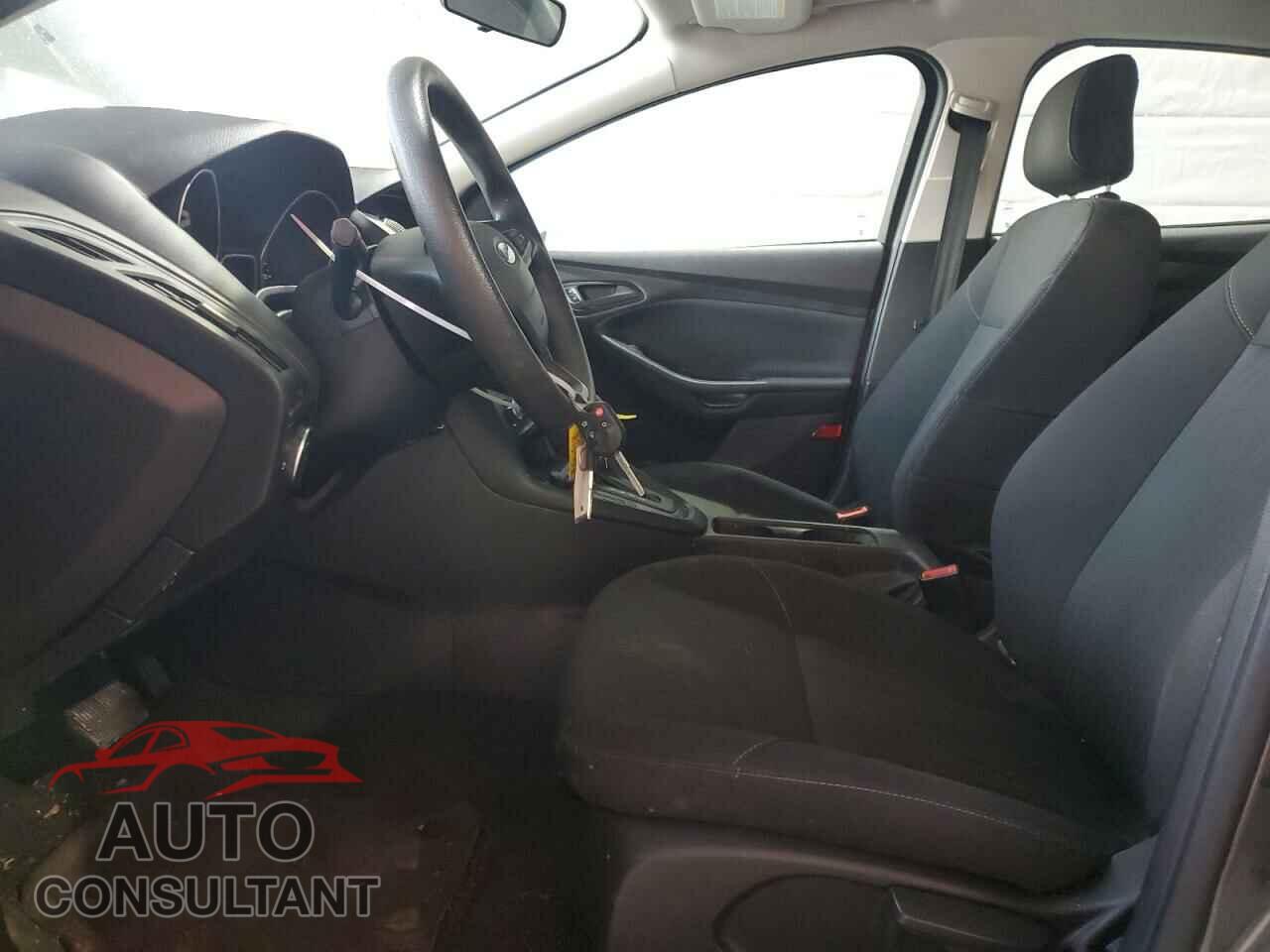 FORD FOCUS 2018 - 1FADP3E20JL200231