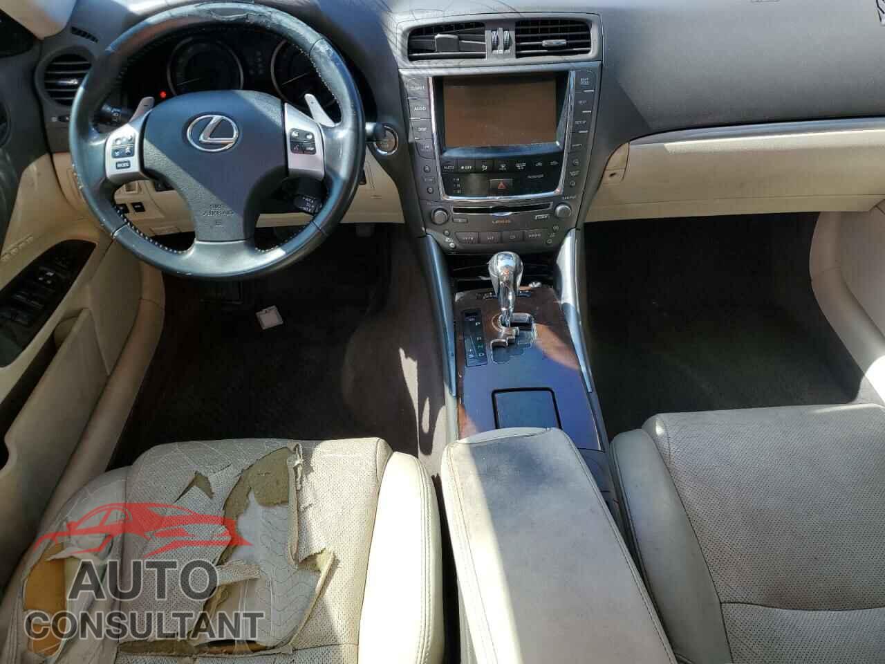LEXUS IS 2011 - JTHCF5C24B5047624