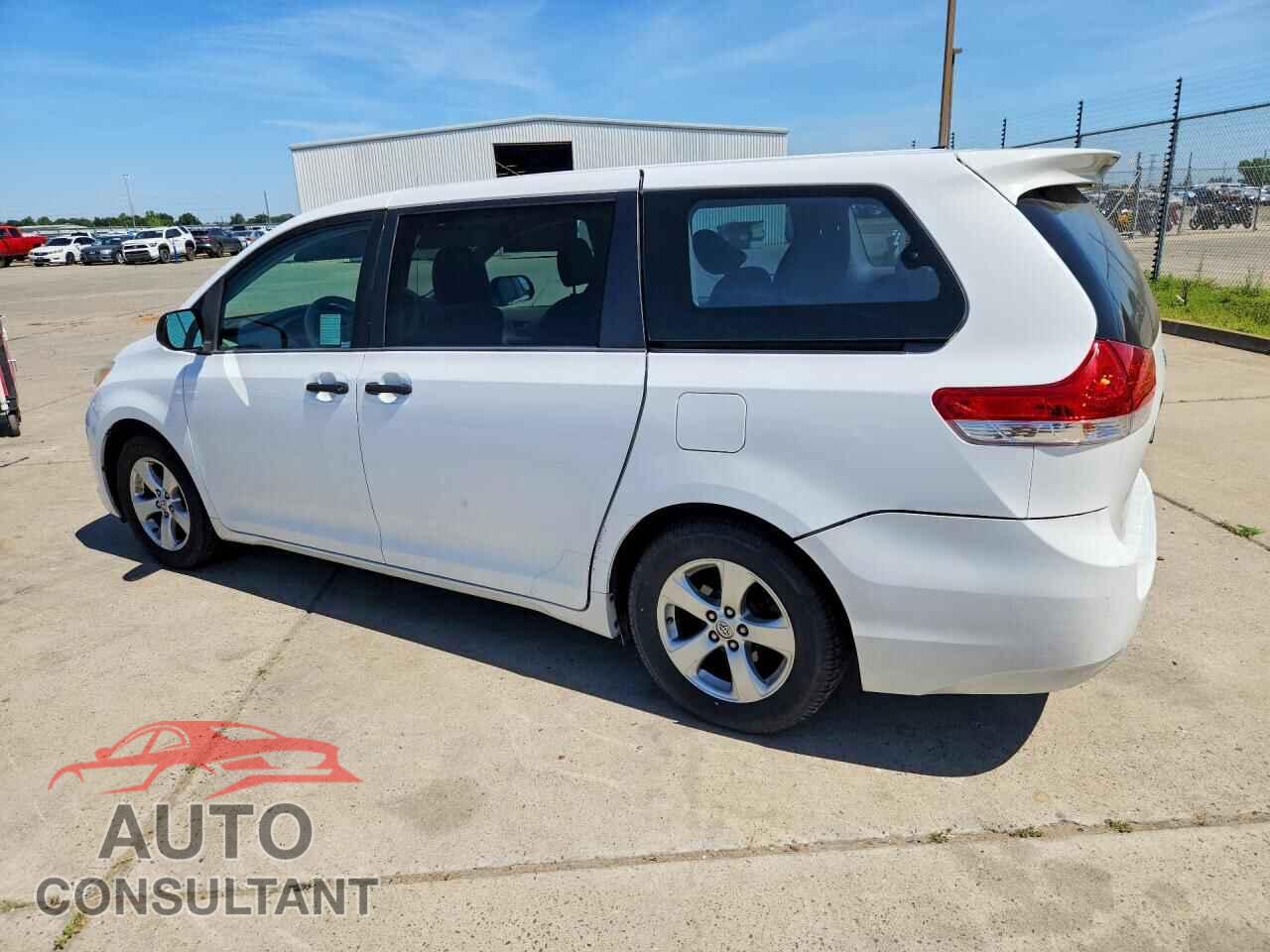 TOYOTA SIENNA 2013 - 5TDZK3DC8DS350602