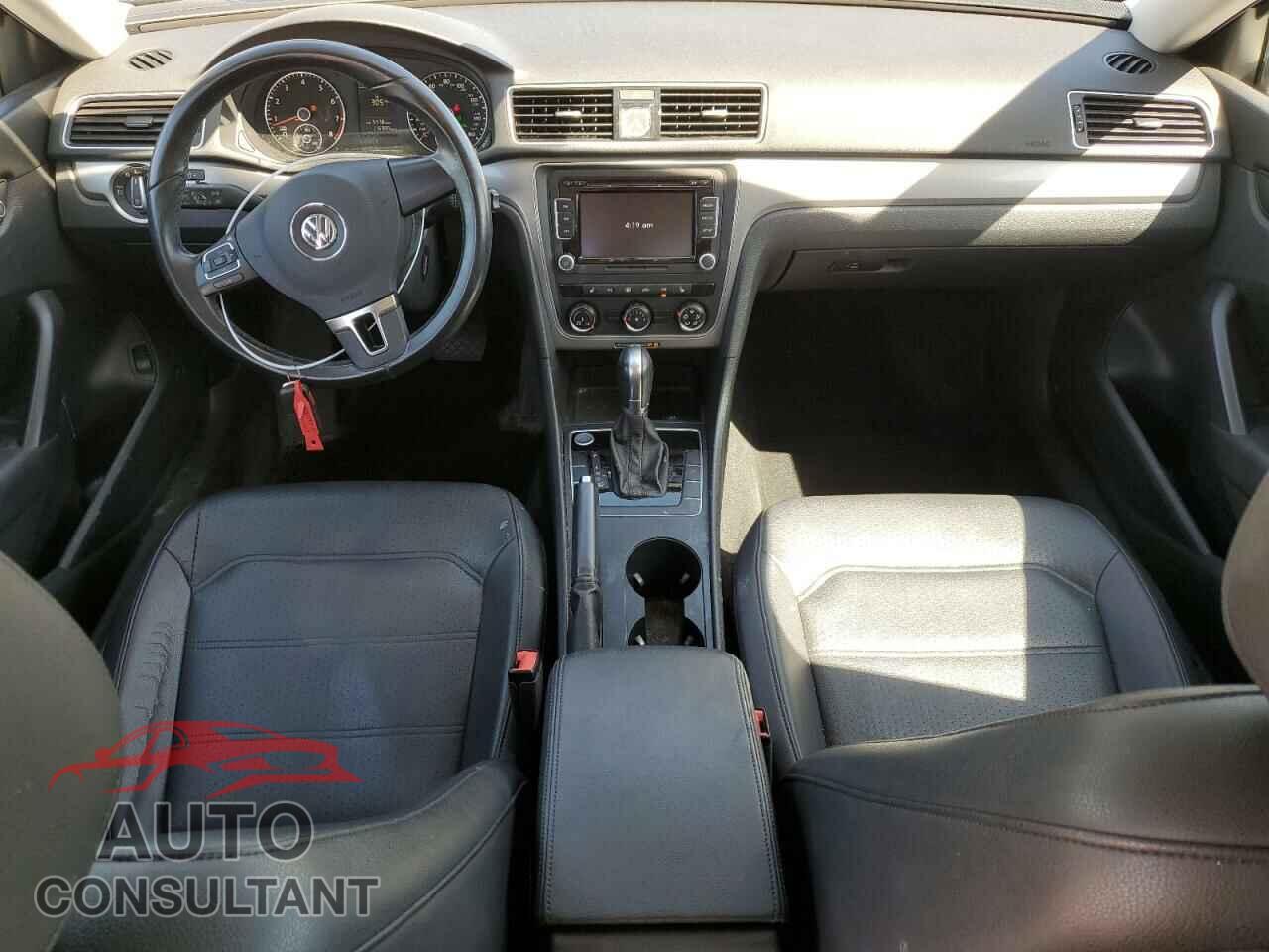 VOLKSWAGEN PASSAT 2015 - 1VWAT7A33FC102636