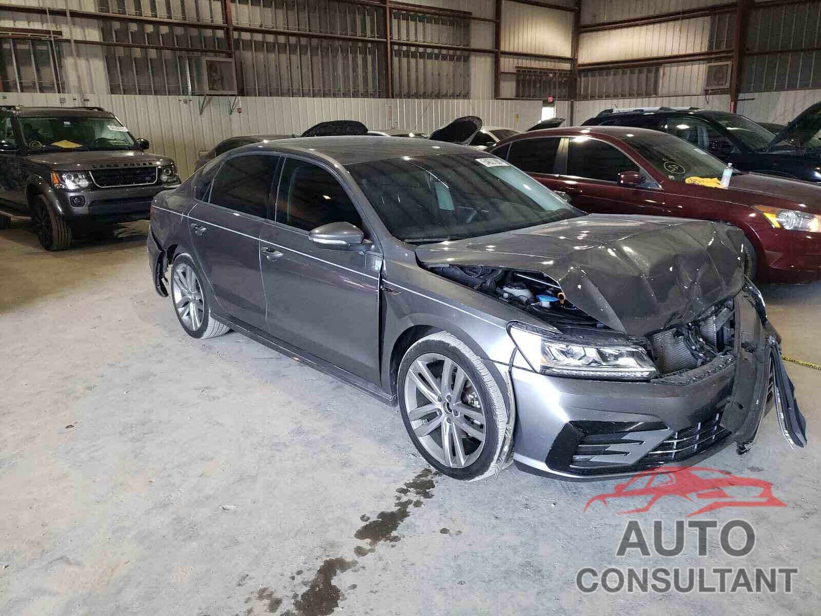 VOLKSWAGEN PASSAT 2018 - 1VWAA7A31JC015123