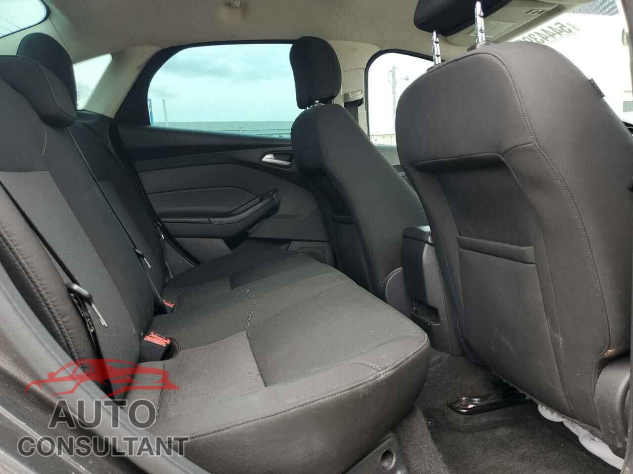 FORD FOCUS 2015 - 1FADP3F26FL348163