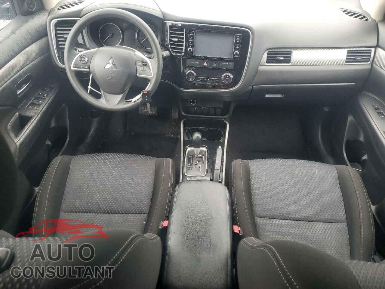MITSUBISHI OUTLANDER 2018 - JA4AD2A30JJ001958