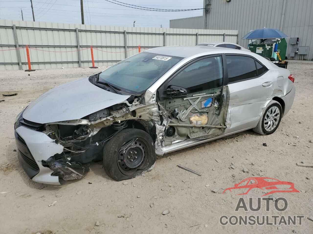 TOYOTA COROLLA 2018 - 5YFBURHE4JP811843