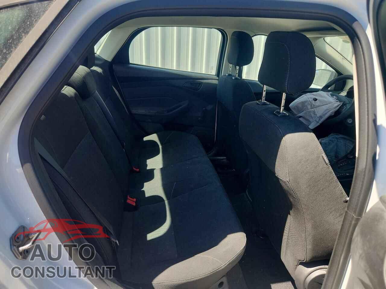 FORD FOCUS 2017 - 1FADP3E27HL206196