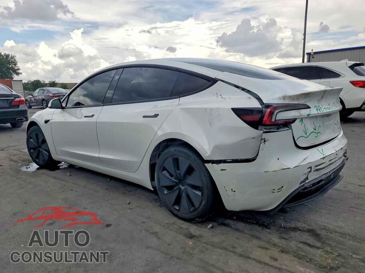 TESLA MODEL 3 2024 - 5YJ3E1EA9RF744085