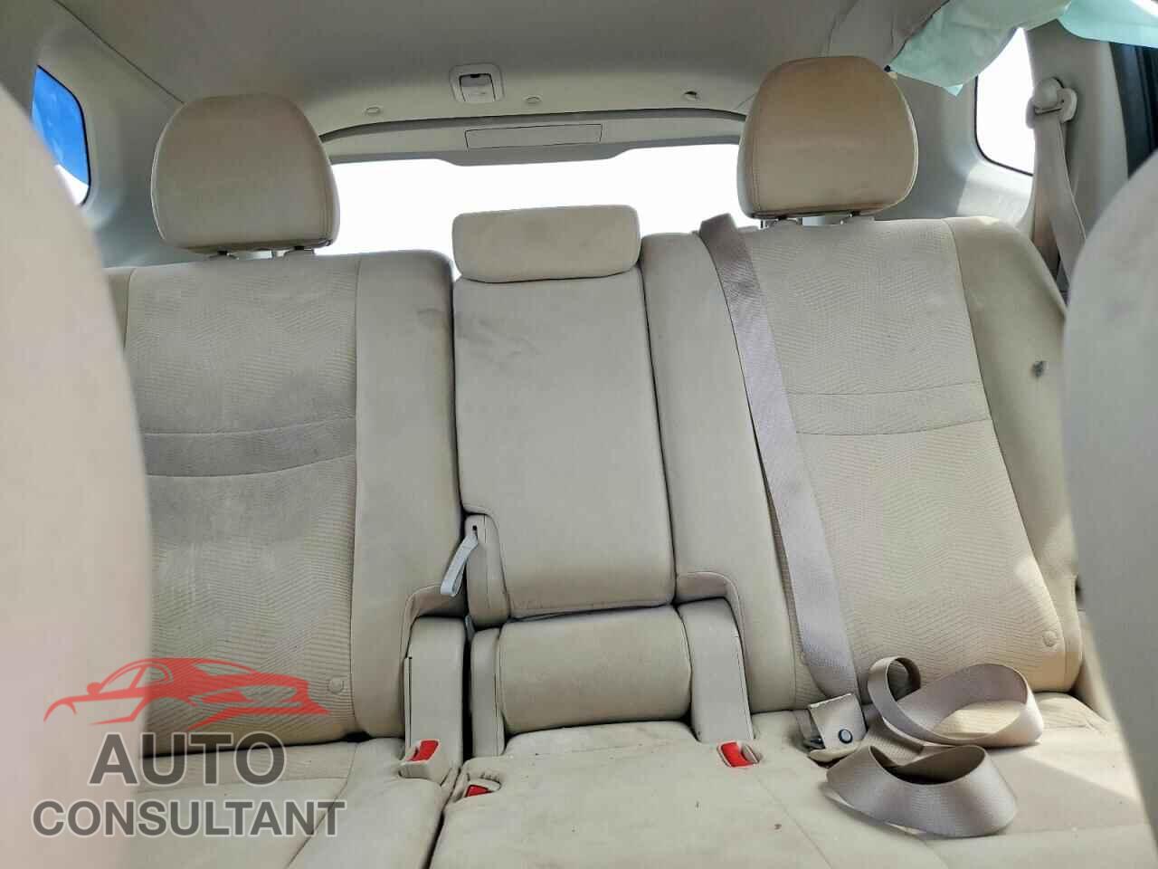 NISSAN ROGUE 2015 - KNMAT2MT9FP518975