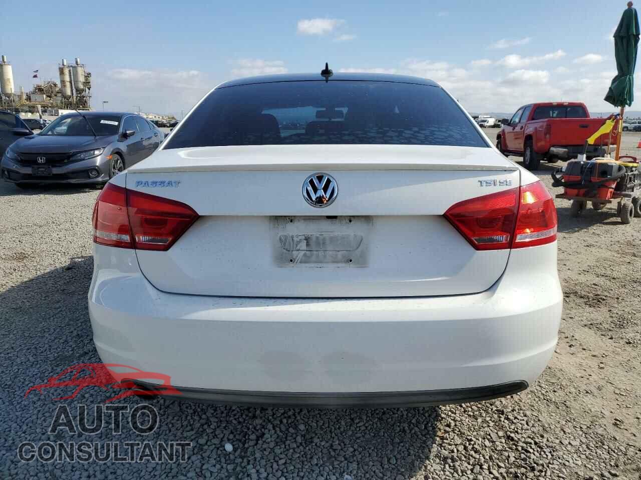 VOLKSWAGEN PASSAT 2015 - 1VWBT7A30FC034896