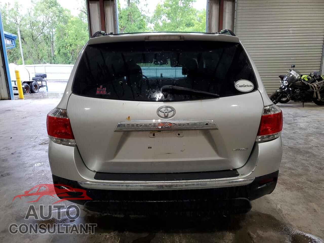 TOYOTA HIGHLANDER 2012 - 5TDBK3EH7CS135206