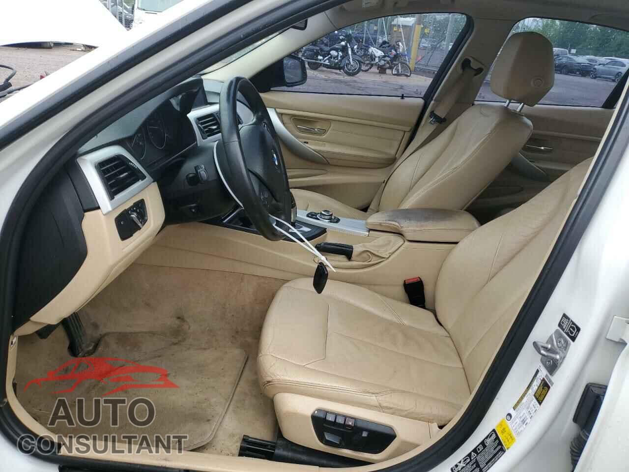 BMW 3 SERIES 2013 - WBA3B3C55DF538032