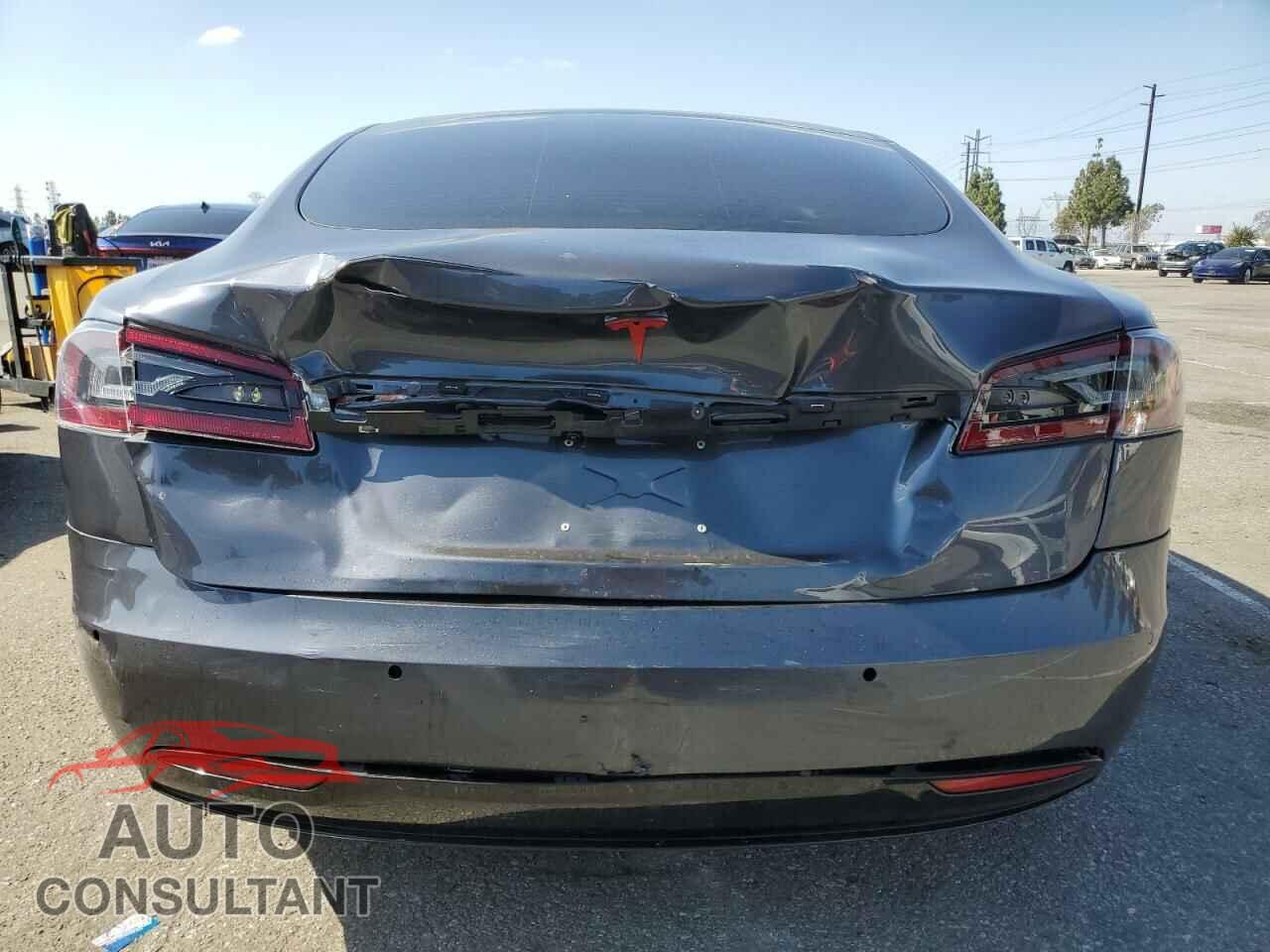 TESLA MODEL S 2018 - 5YJSA1E21JF234804