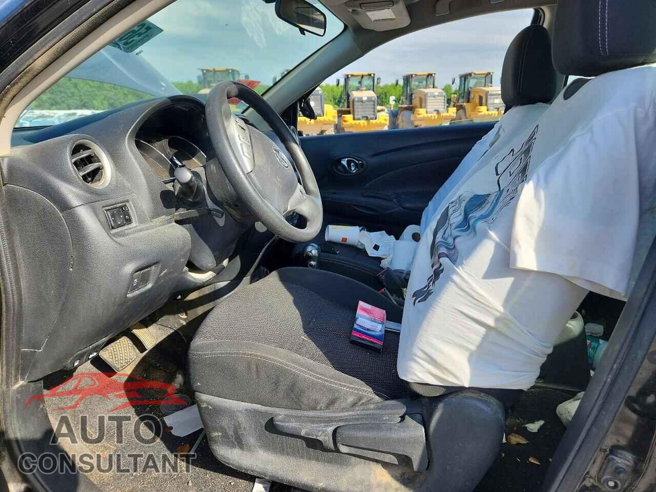 NISSAN VERSA 2017 - 3N1CN7AP3HL889171