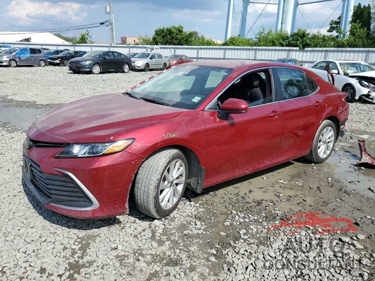 TOYOTA CAMRY 2022 - 4T1C11AK6NU637096