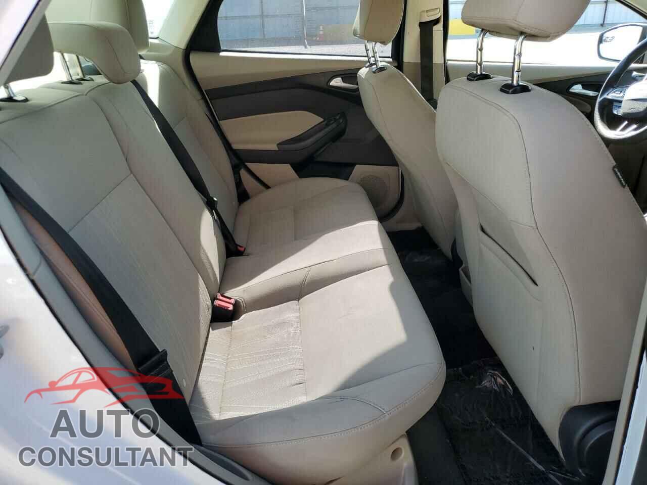 FORD FOCUS 2017 - 1FADP3F23HL259721