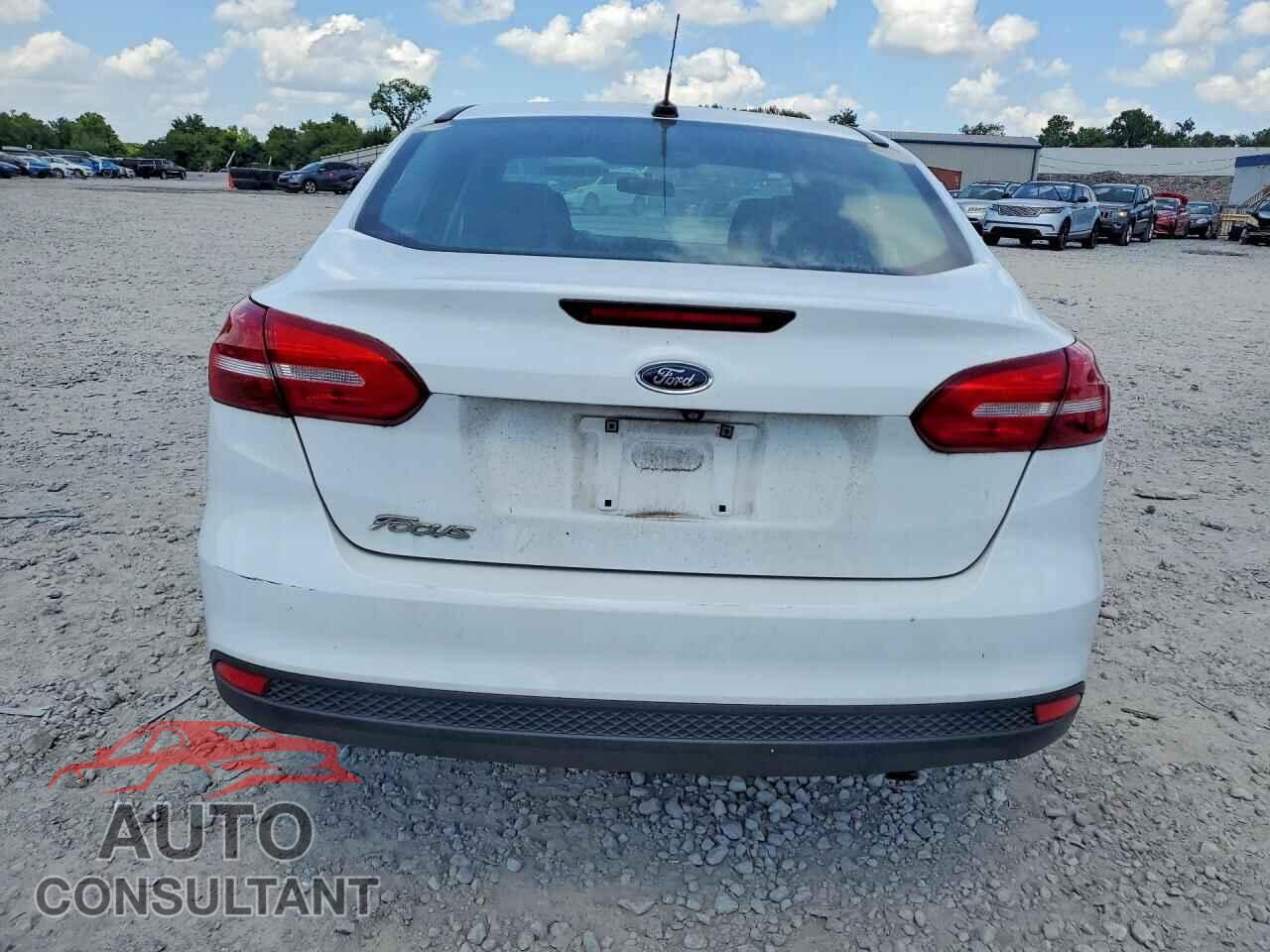 FORD FOCUS 2017 - 1FADP3E26HL327091