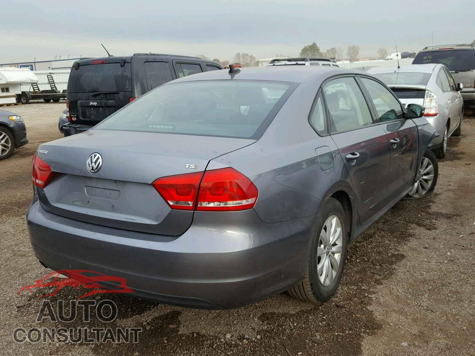 VOLKSWAGEN PASSAT 2015 - 1VWAT7A35FC017233