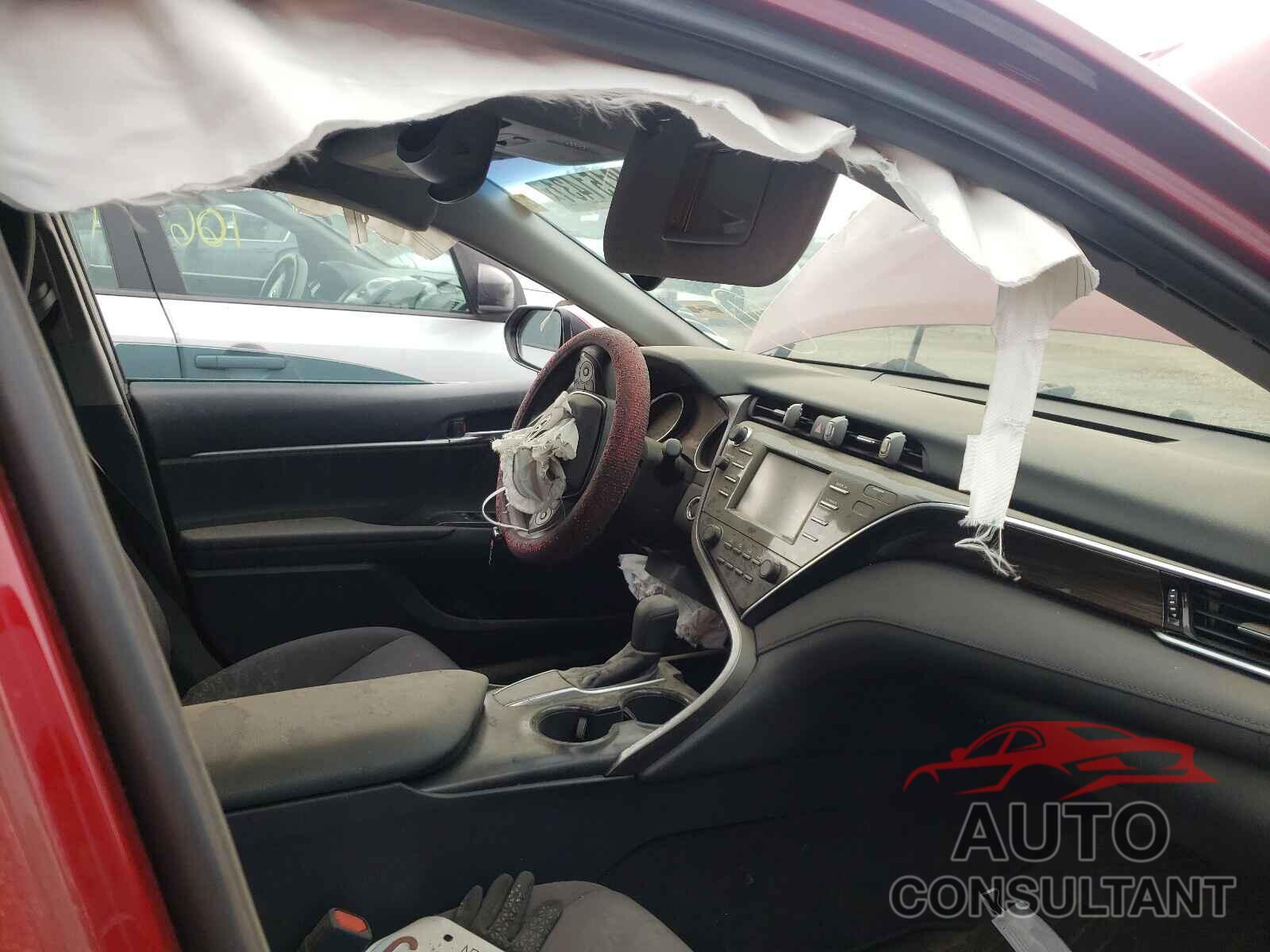 TOYOTA CAMRY 2018 - 4T1B11HK5JU535395