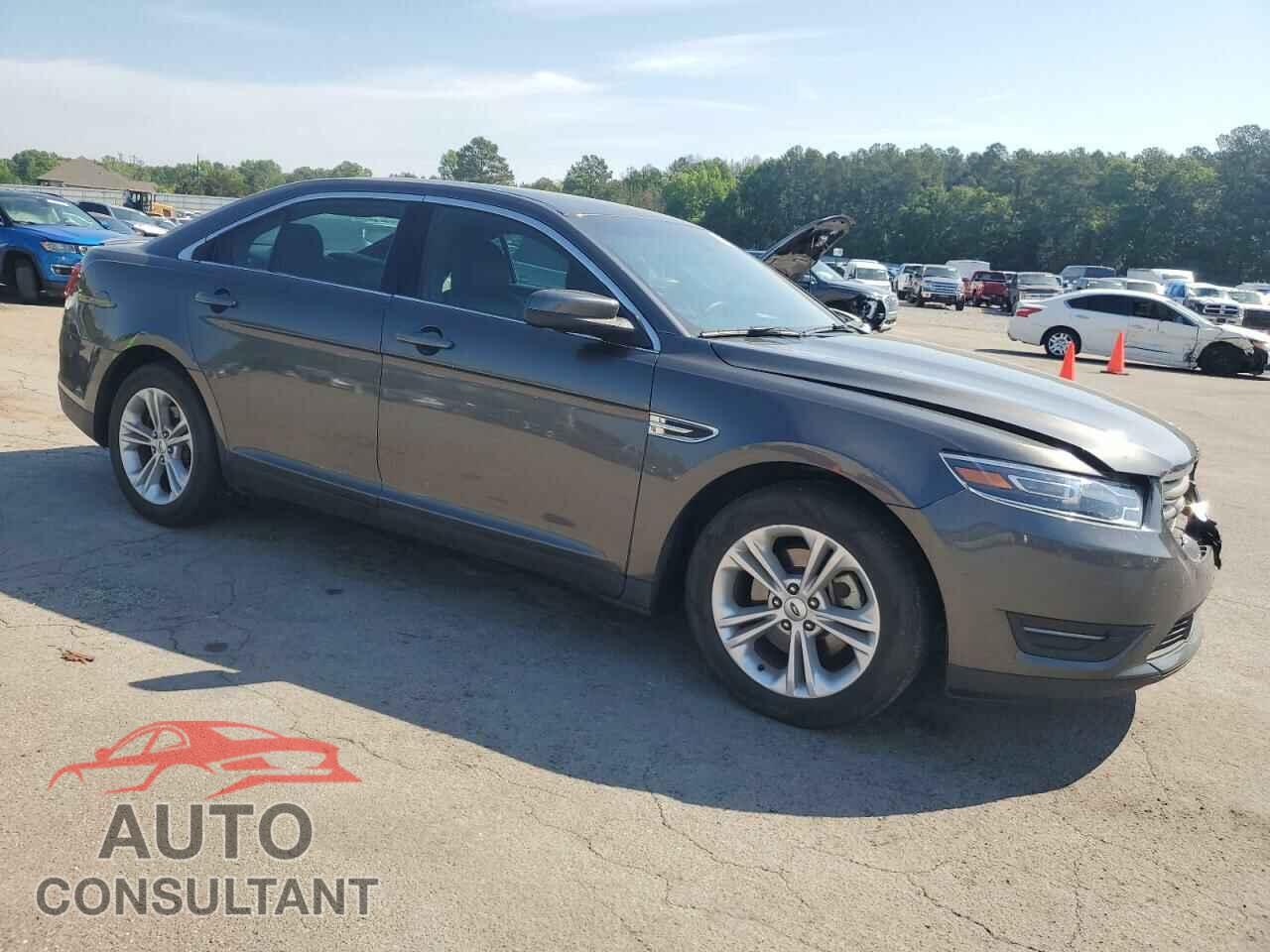 FORD TAURUS 2018 - 1FAHP2E84JG127616