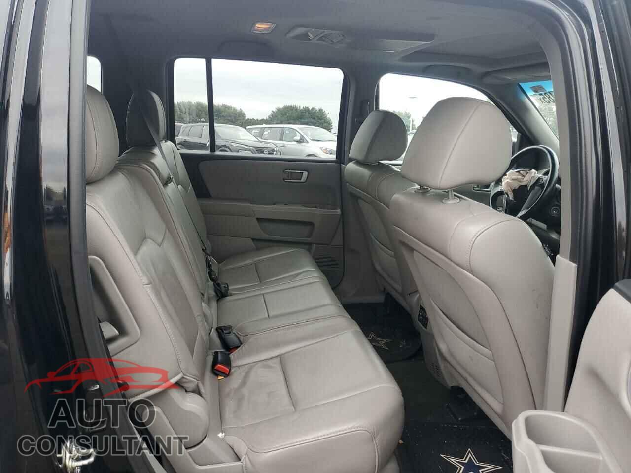 HONDA PILOT 2015 - 5FNYF4H66FB016263